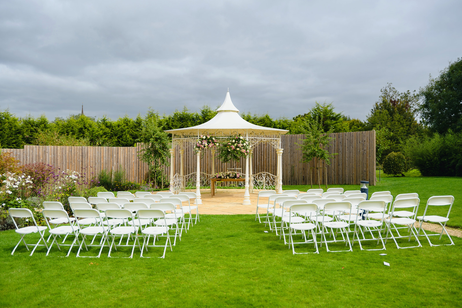 Wedding Photographer The Pear Tree in Purton